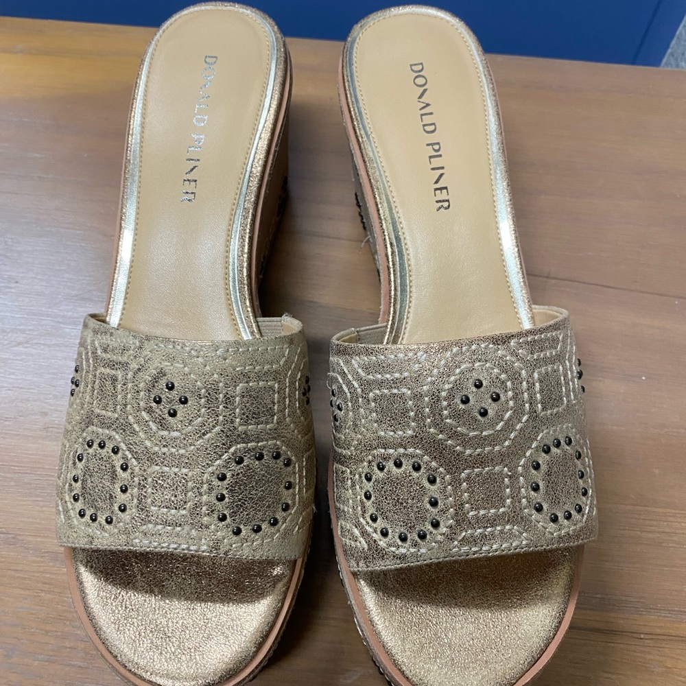 Donald Pilner gold wedge slip on